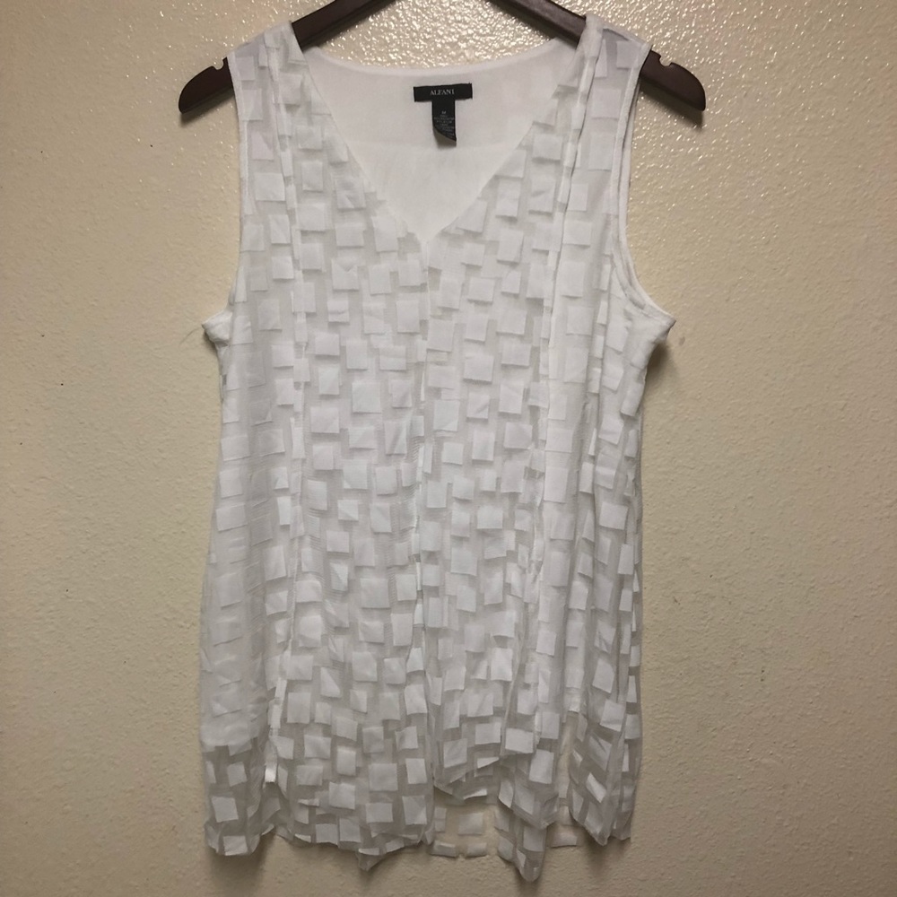 ALFANI WHITE sleeveless Blouse size medium.